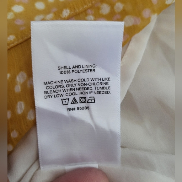 NEW- Express Yellow Puff Sleeve Blouse, Size Medium - Picture 5 of 5